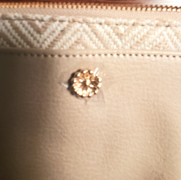 Lauren Conrad cross body. - Picture 5 of 8
